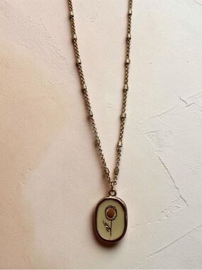 NWT Altar’s State Gold Toned Chain Necklace W/Small Oval Pendant W/Sunflower
